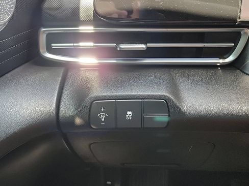 Used 2024 Hyundai Elantra SEL FWD image 14