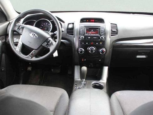 Used 2013 Kia Sorento LX w/ Convenience Pkg FWD image 7