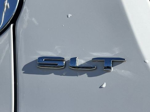 Used 2023 GMC Acadia SLT image 21