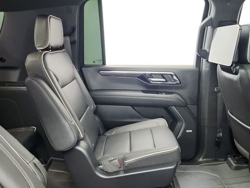 Certified 2025 Chevrolet Suburban Premier AWD/4WD image 29