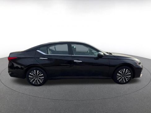 Used 2025 Nissan Altima 2.5 SV image 15