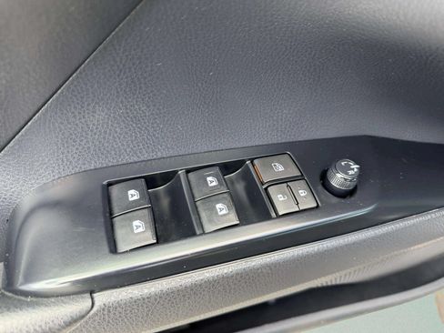 Used 2018 Toyota Camry LE FWD image 13