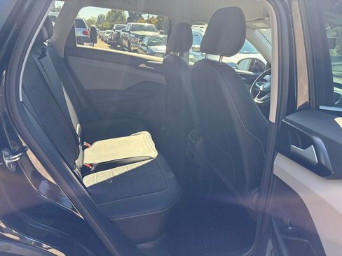 Used 2022 Volkswagen Taos SE image 28