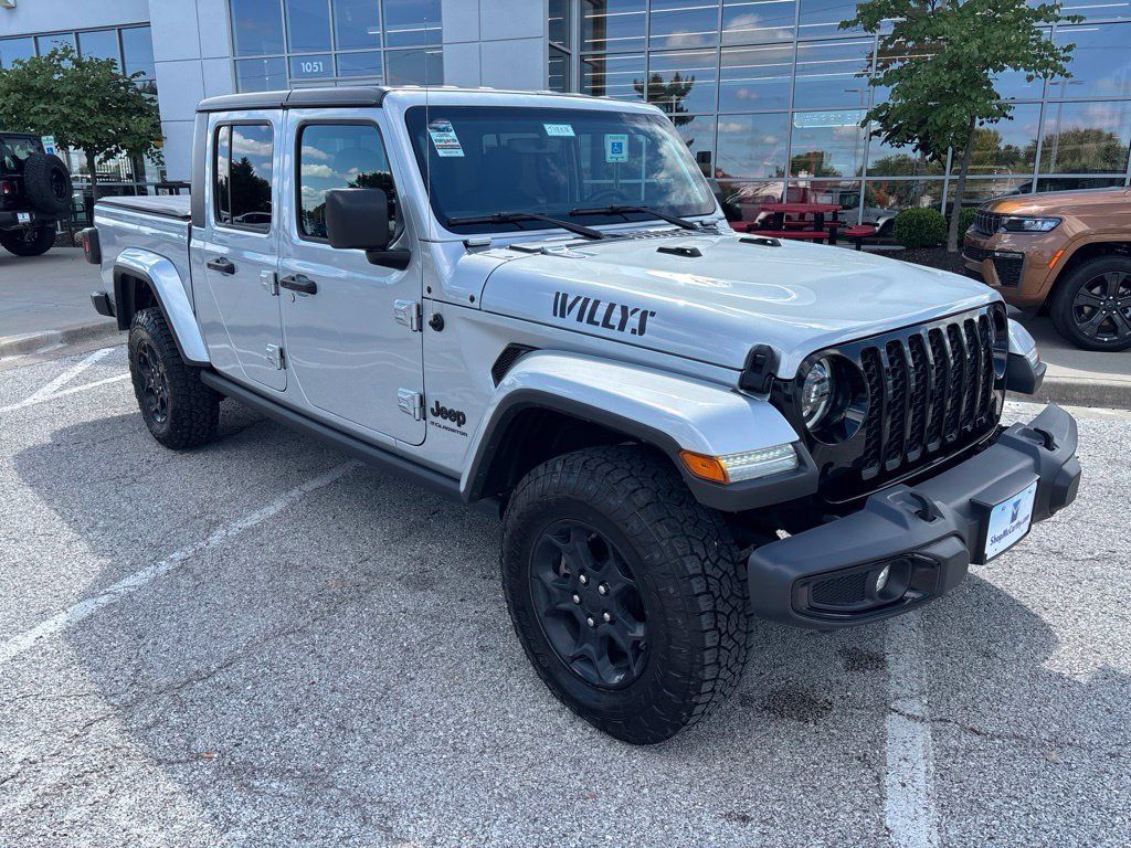 Used 2023 Jeep Gladiator Sport AWD/4WD image 2