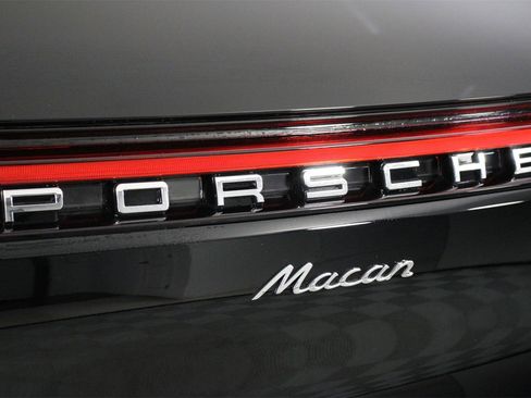 Used 2025 Porsche Macan image 22