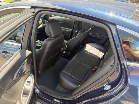 Used 2017 Chevrolet Malibu LT w/ Leather Package FWD image 9