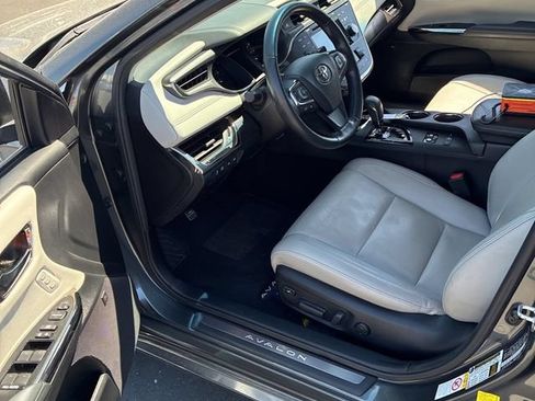 Used 2018 Toyota Avalon Limited w/ Carpet Mat Package FWD image 4