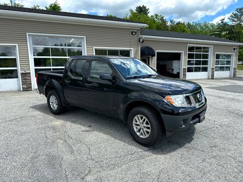 Used 2016 Nissan Frontier SV image 3