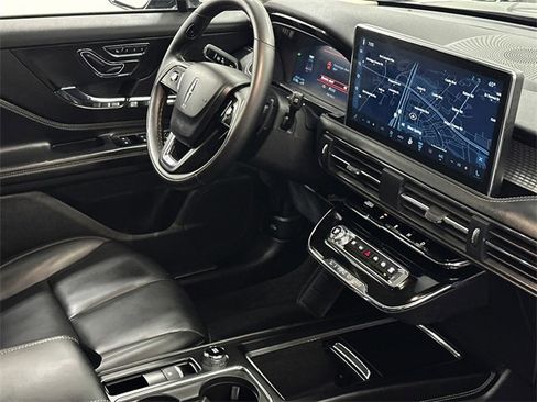 Used 2023 Lincoln Corsair FWD w/ Rear Removable Package Tray image 10