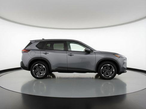 Used 2025 Nissan Rogue SV image 11