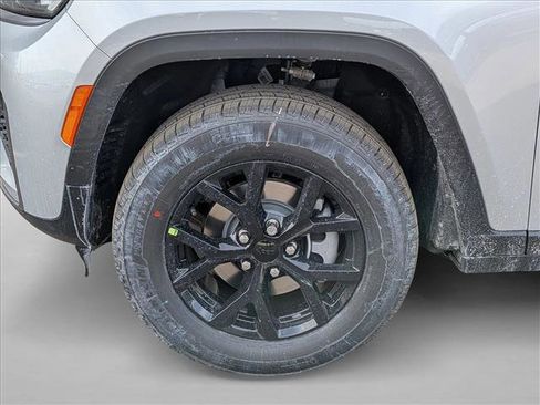 New 2026 Jeep Grand Cherokee Altitude image 10