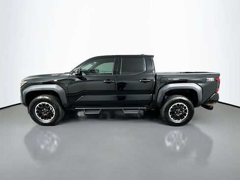 Certified 2025 Toyota Tacoma TRD Off-Road AWD/4WD image 8