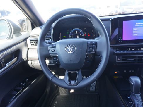 Used 2025 Toyota Camry SE w/ Convenience Package FWD image 14