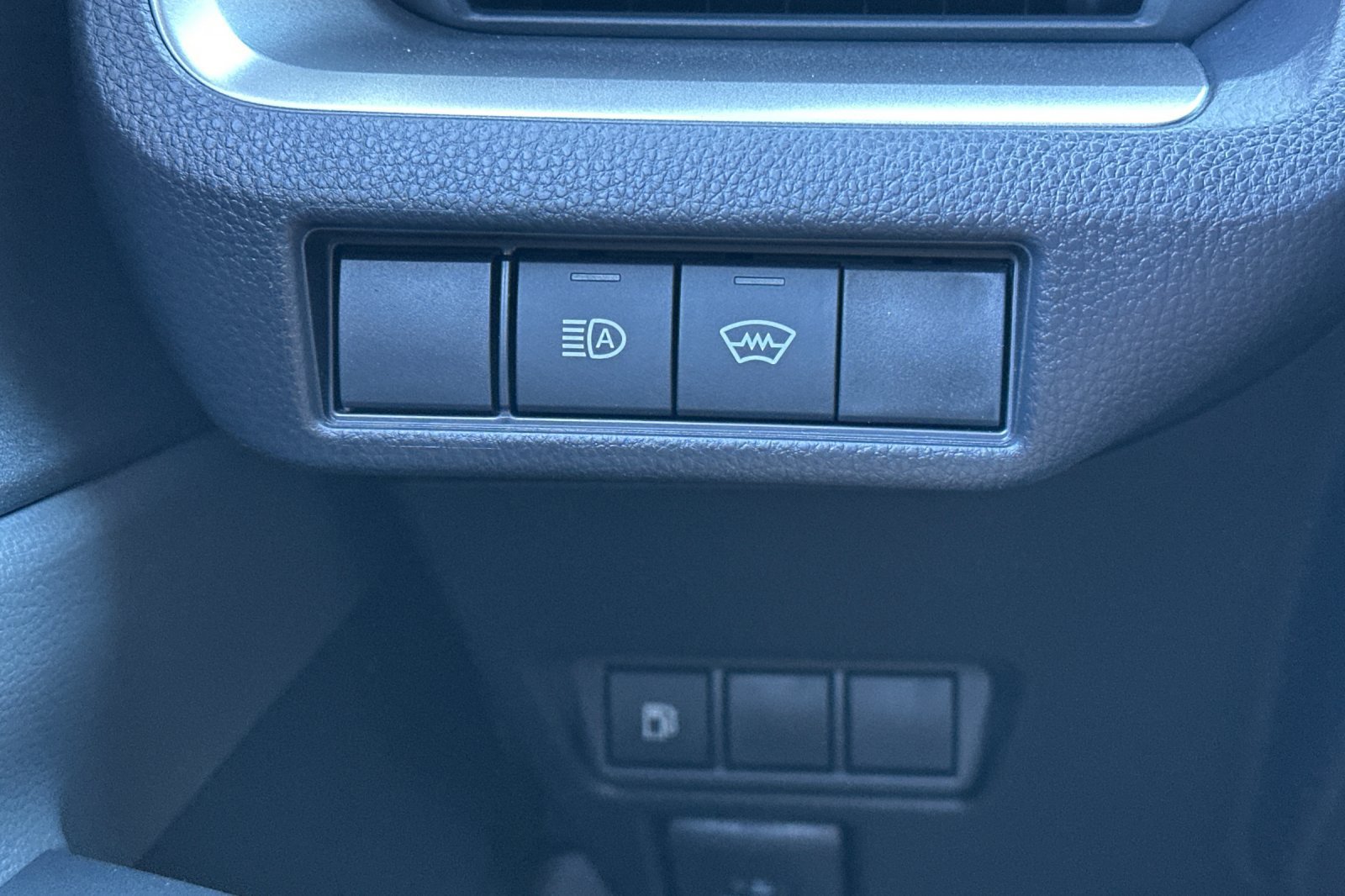 New 2027 Toyota Prius LE FWD image 30