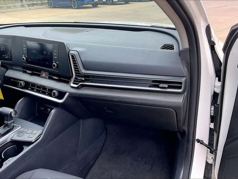 Certified 2024 Kia Sportage LX image 15