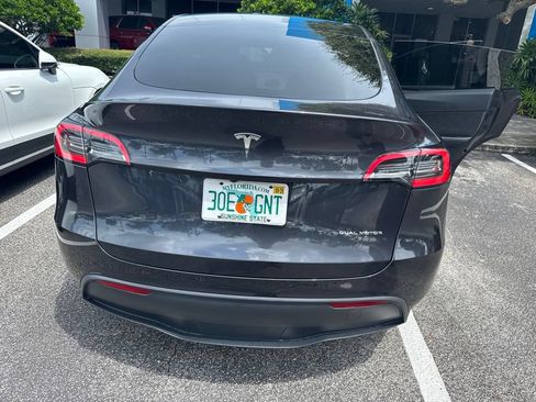 Used 2024 Tesla Model Y Long Range AWD/4WD image 17