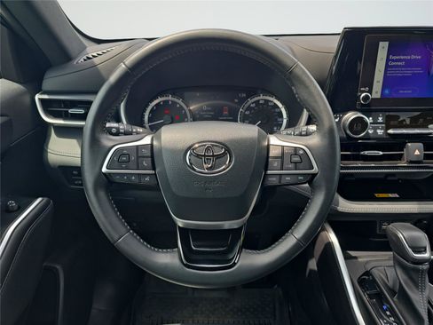 Used 2023 Toyota Highlander XSE AWD/4WD image 10