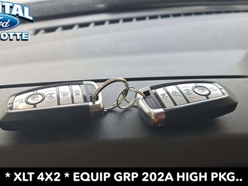 Used 2024 Ford Expedition XLT RWD image 18