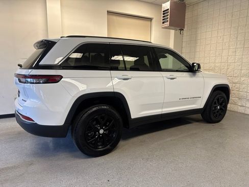 Used 2023 Jeep Grand Cherokee Limited AWD/4WD image 46