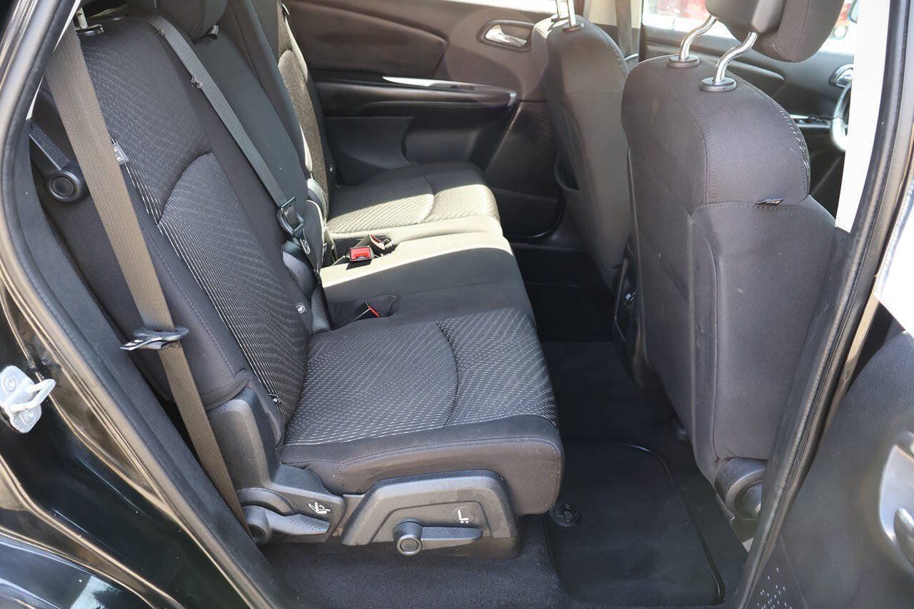 Used 2014 Dodge Journey SXT w/ Flexible Seating Group FWD image 21