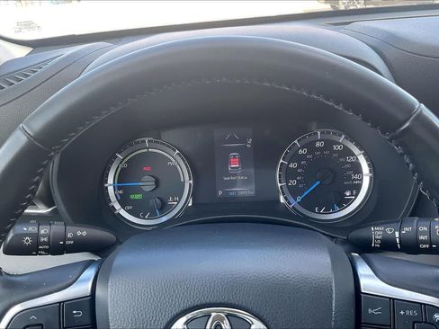 Used 2021 Toyota Highlander LE FWD image 16
