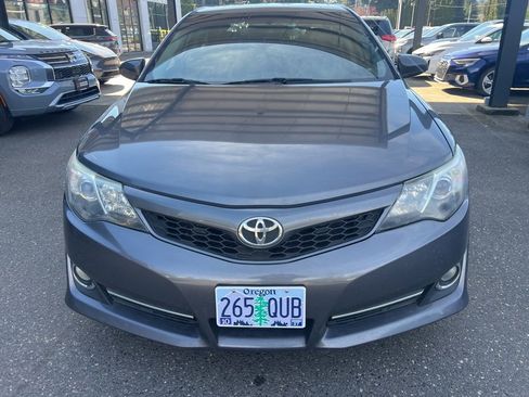 Used 2014 Toyota Camry SE w/ Moonroof Package image 3