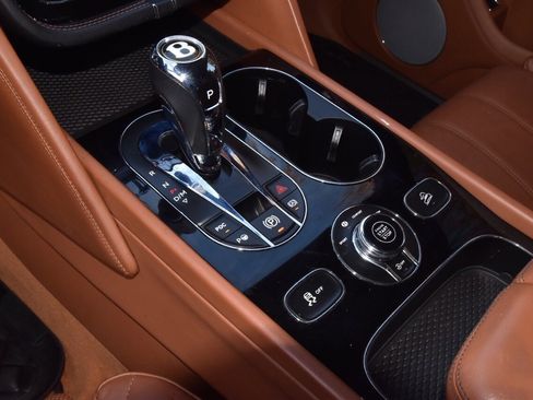 Used 2020 Bentley Bentayga image 30