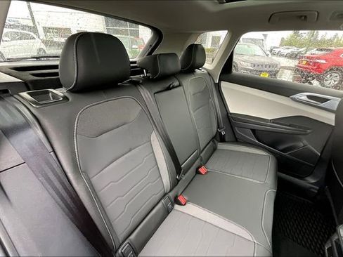 New 2025 Volkswagen Taos SE image 24