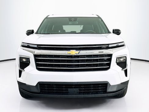 Used 2025 Chevrolet Traverse LT AWD/4WD image 2