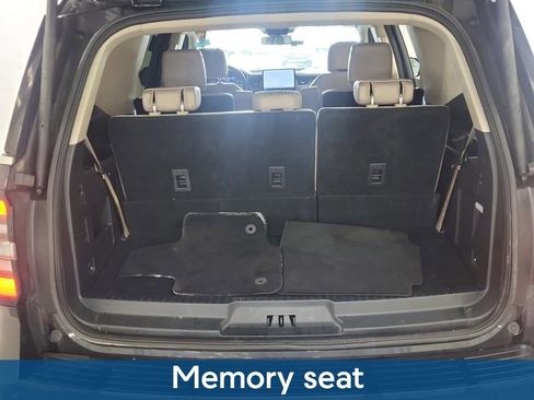 Used 2024 Ford Expedition Limited image 11