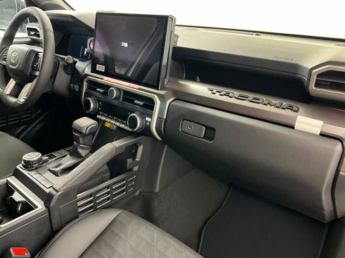 Used 2025 Toyota Tacoma TRD Off-Road w/ TRD Off Road Premium Package image 23