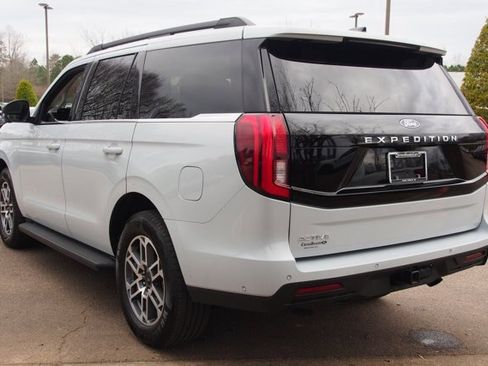 Certified 2025 Ford Expedition Active image 5