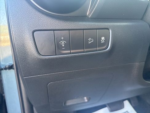 Used 2022 Hyundai Kona Limited image 19