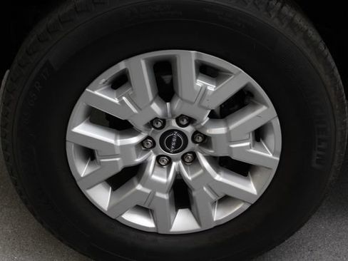 Used 2023 Nissan Frontier SV AWD/4WD image 7