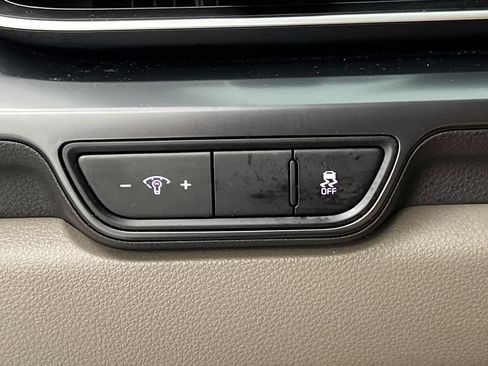 Used 2025 Kia Carnival FWD image 53