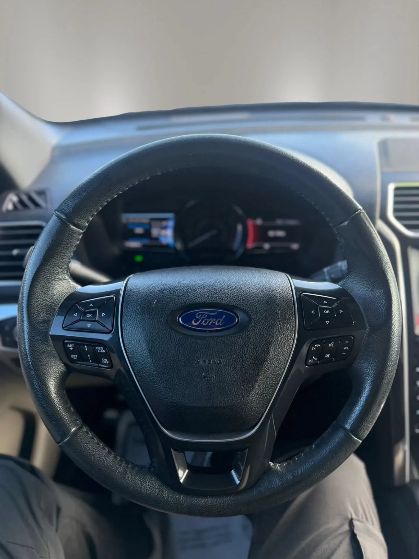 Used 2019 Ford Explorer Limited w/ Ford Safe & Smart Package FWD image 13