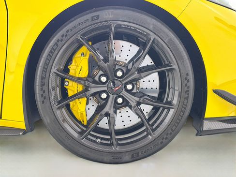 Used 2025 Chevrolet Corvette ZR1 w/ ZR1 Carbon Fiber Aero Package RWD image 18
