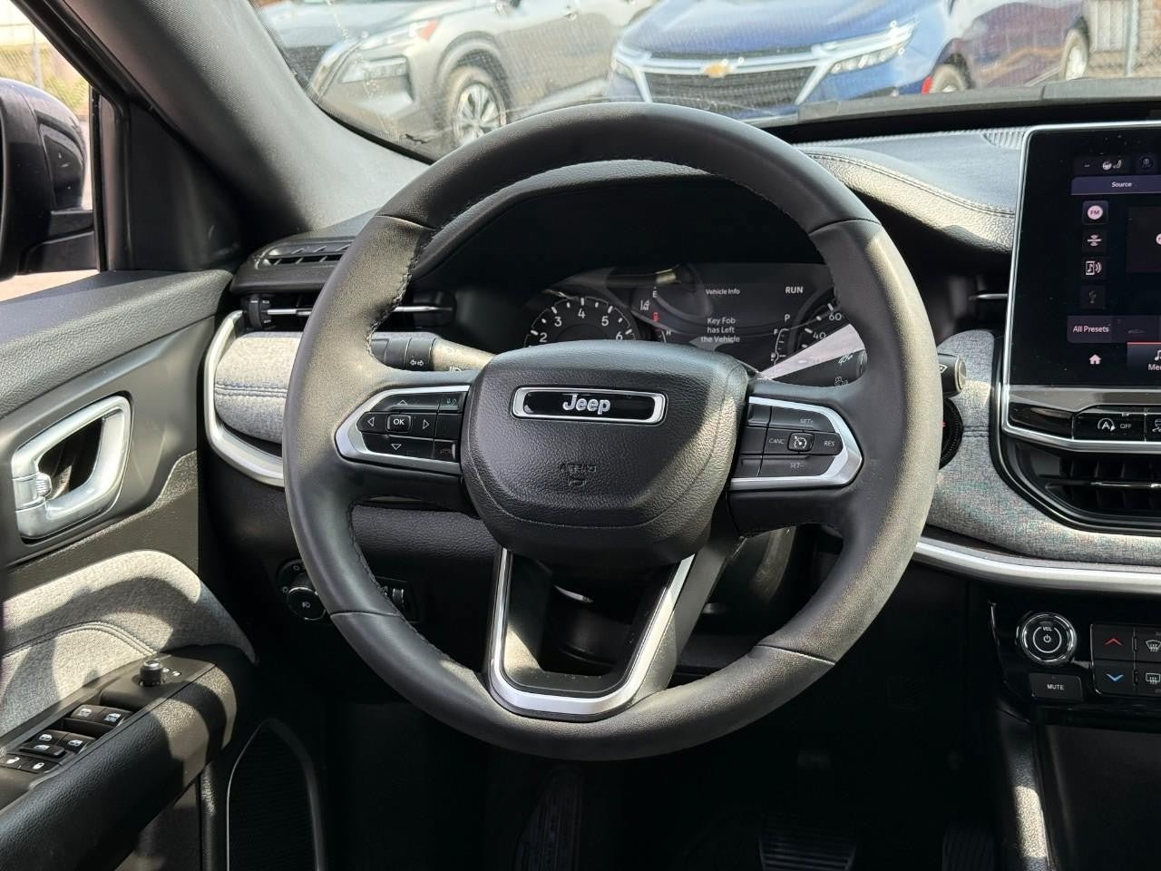 Used 2023 Jeep Compass Latitude w/ Convenience Group AWD/4WD image 11