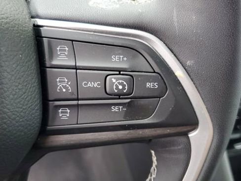 Used 2024 Jeep Grand Cherokee Limited AWD/4WD image 12