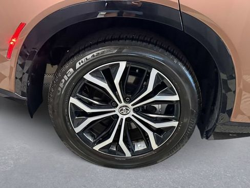 Used 2025 Toyota Crown Signia AWD/4WD image 8