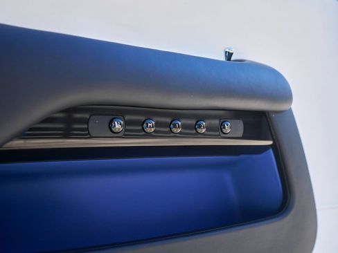 Used 2020 Rolls-Royce Wraith image 32