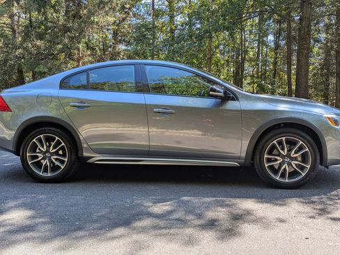Used 2017 Volvo S60 T5 Cross Country Platinum image 11