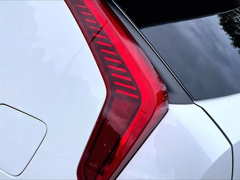 Used 2023 Kia Niro LX FWD image 26