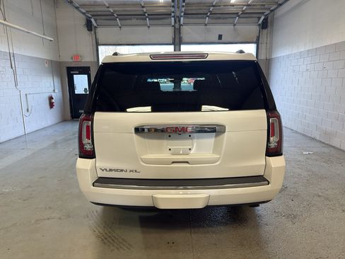Used 2016 GMC Yukon XL Denali w/ Open Road Package AWD/4WD image 7