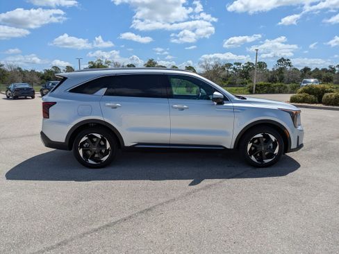 Certified 2025 Kia Sorento SX Prestige AWD/4WD image 3