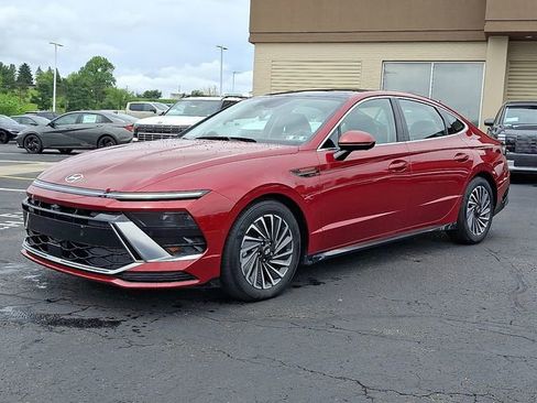 Certified 2025 Hyundai Sonata Limited FWD image 3
