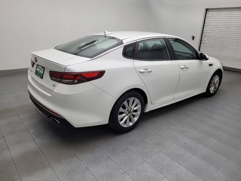 Used 2018 Kia Optima S FWD image 10
