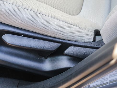 Used 2023 Toyota Corolla Cross L image 21