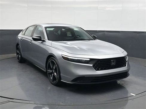 Used 2023 Honda Accord Sport image 2