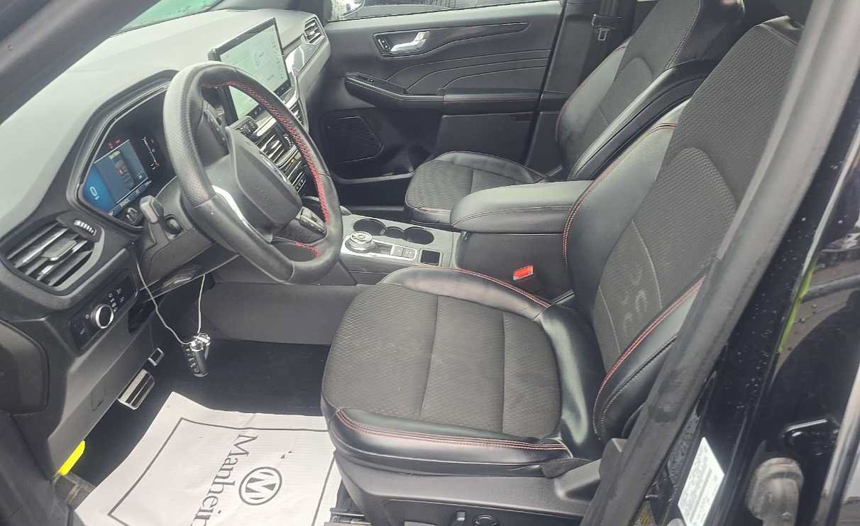 Used 2023 Ford Escape ST-Line w/ Tech Pack #1 AWD/4WD image 9